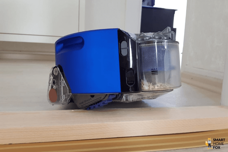 A vacuum robot overcomes a doorstep.